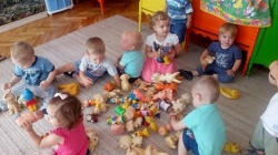 Именовање играчака у млађој јасленој групи